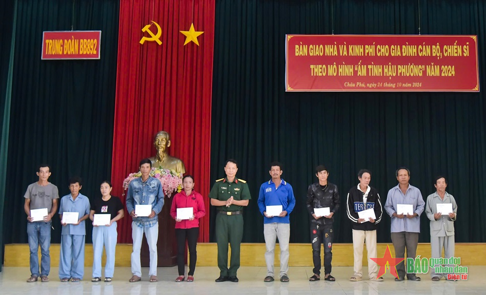 An Giang: Bàn giao và hỗ trợ kinh phí xây dựng 34 căn nhà “Mái ấm hậu phương”